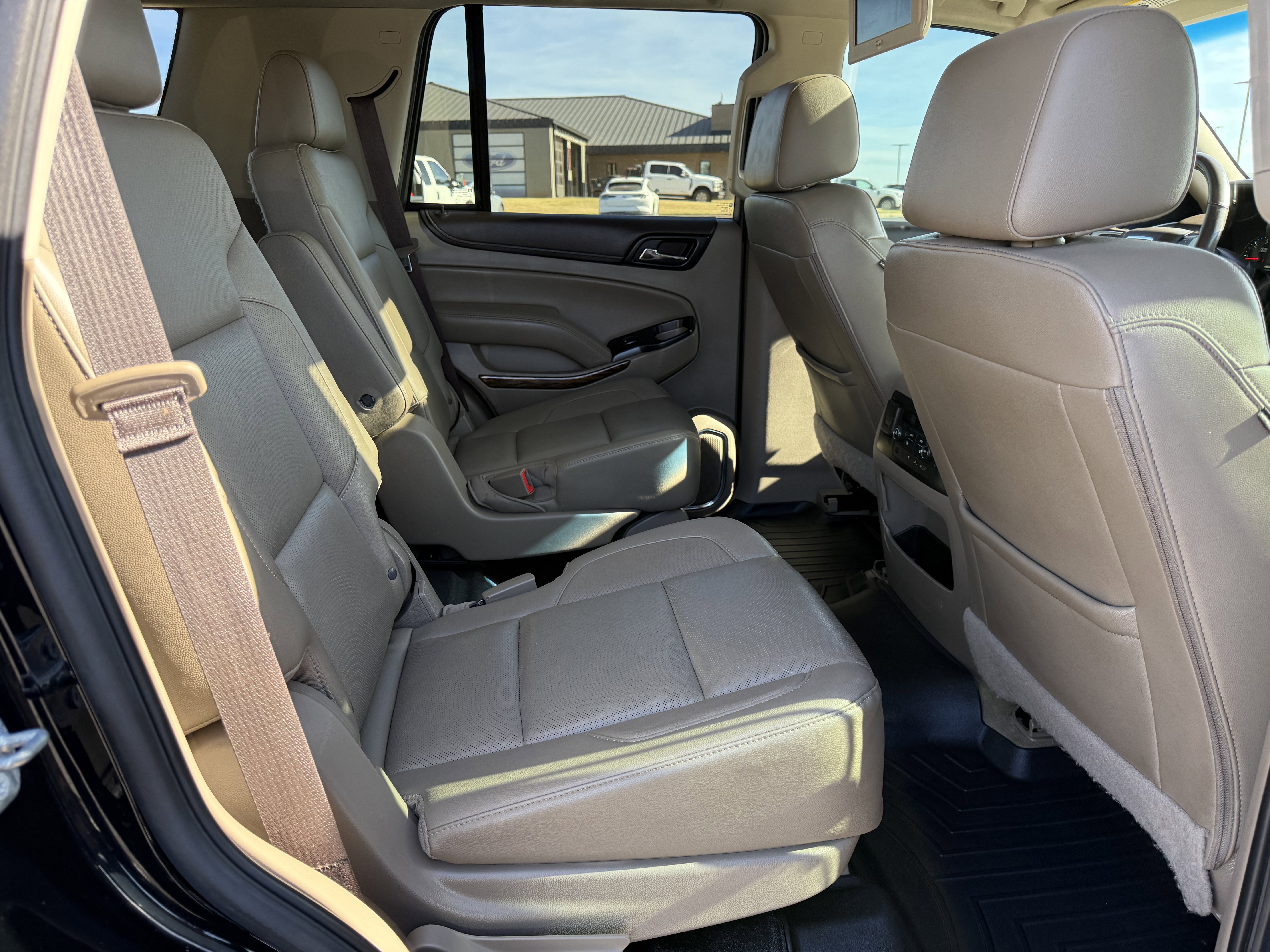 Used 2017 GMC Yukon SLT w/ Premium Edition image 11