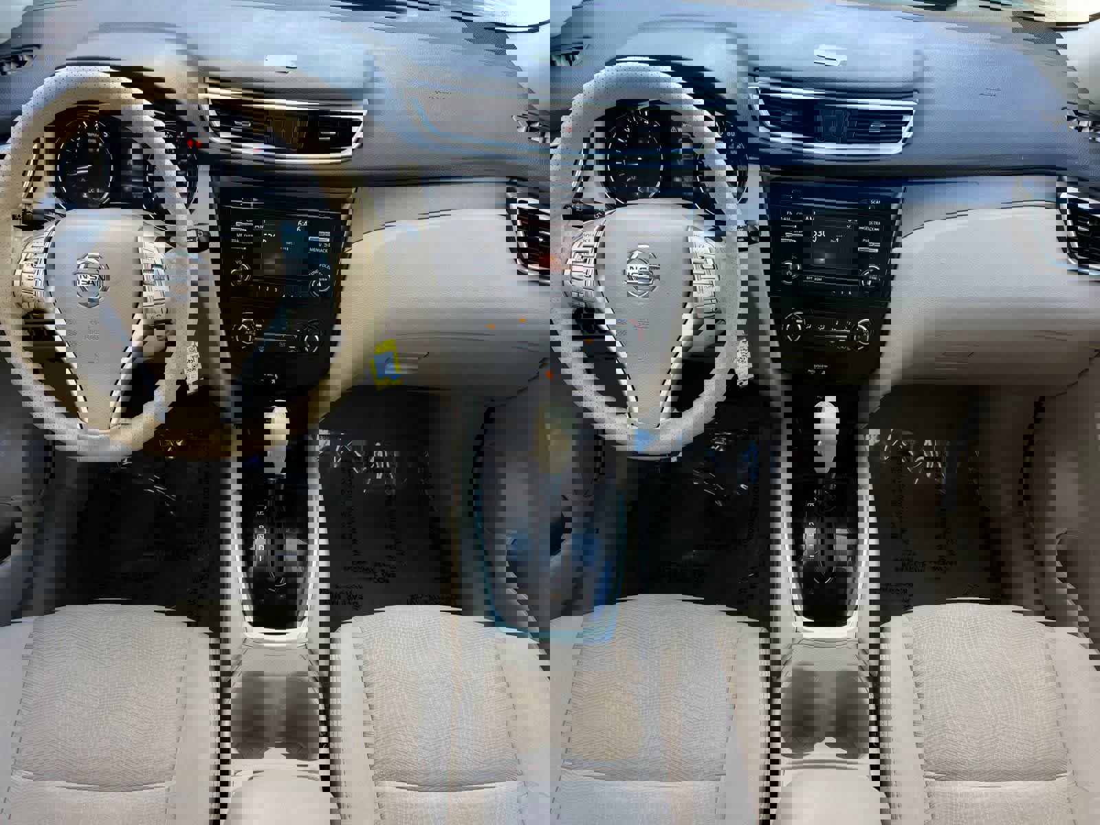 Used 2015 Nissan Rogue S w/ S Family Package image 4