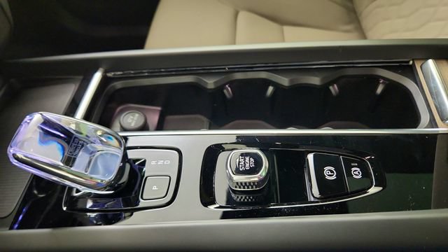 New 2026 Volvo XC60 B5 Plus w/ Climate Package AWD/4WD image 17