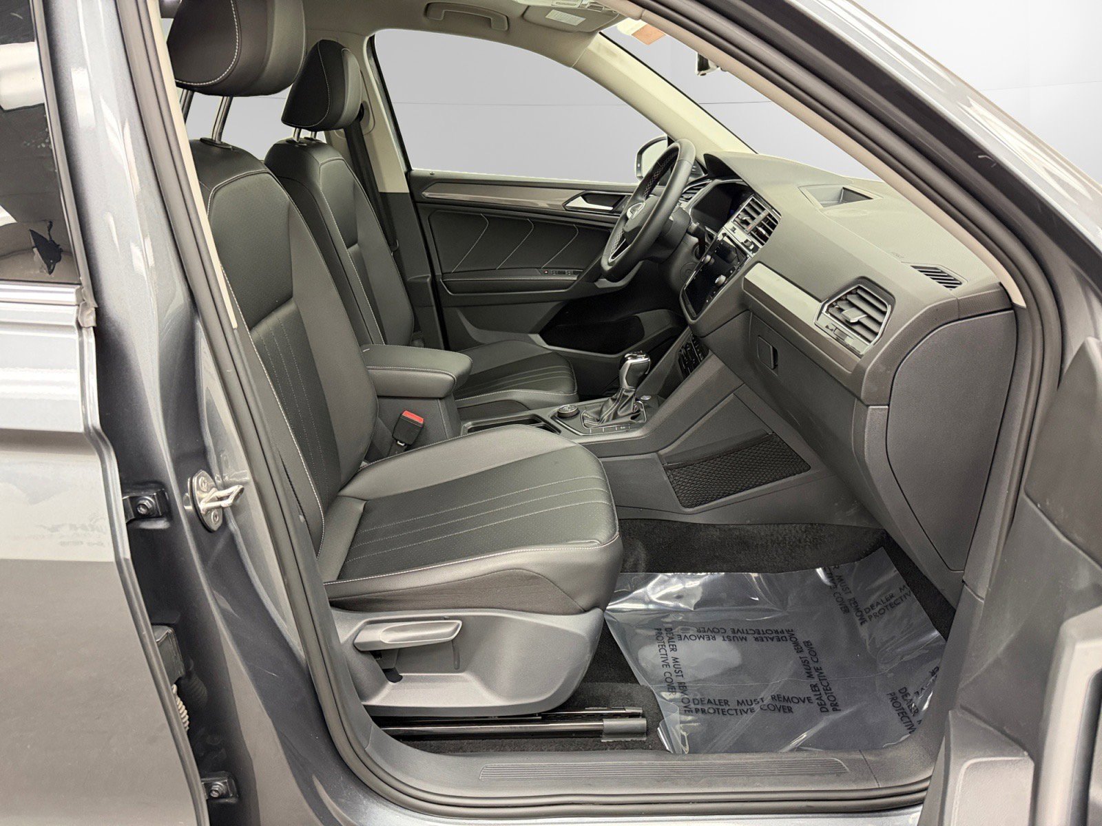 Used 2022 Volkswagen Tiguan SE AWD/4WD image 15
