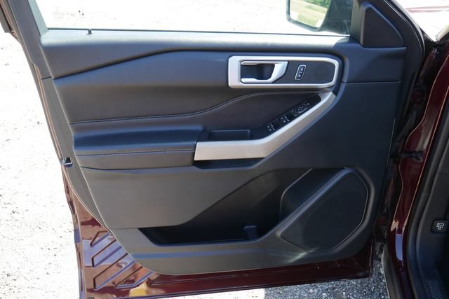 Used 2022 Ford Explorer XLT w/ Equipment Group 202A AWD/4WD image 15