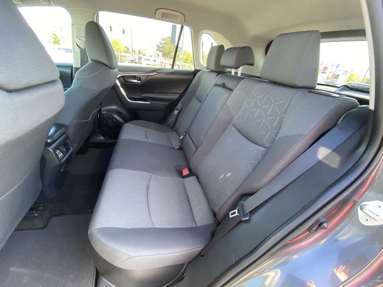 Used 2021 Toyota RAV4 XLE AWD/4WD image 21