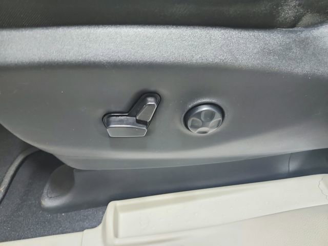 Used 2024 Chrysler Pacifica Limited image 20