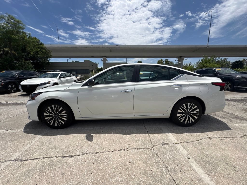 Used 2025 Nissan Altima 2.5 SV FWD image 6