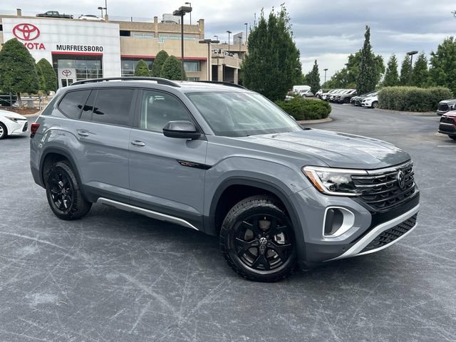 Used 2024 Volkswagen Atlas Peak Edition SE AWD/4WD image 2