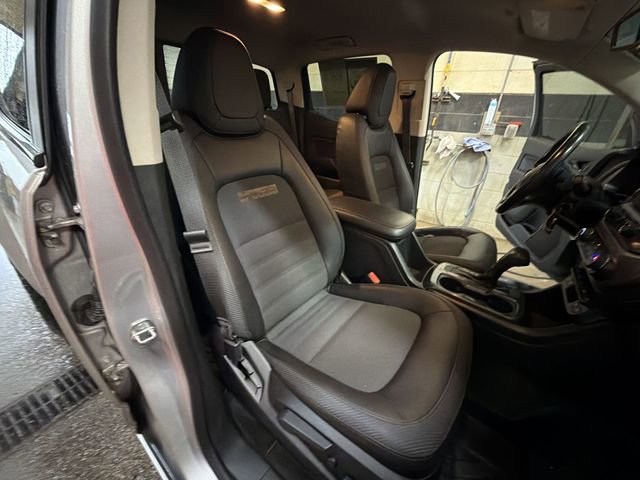 Used 2017 GMC Canyon SLE w/ All Terrain Package image 25