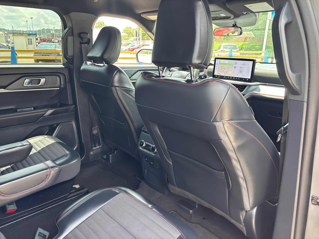 Used 2025 Ford Explorer ST-Line AWD/4WD image 30