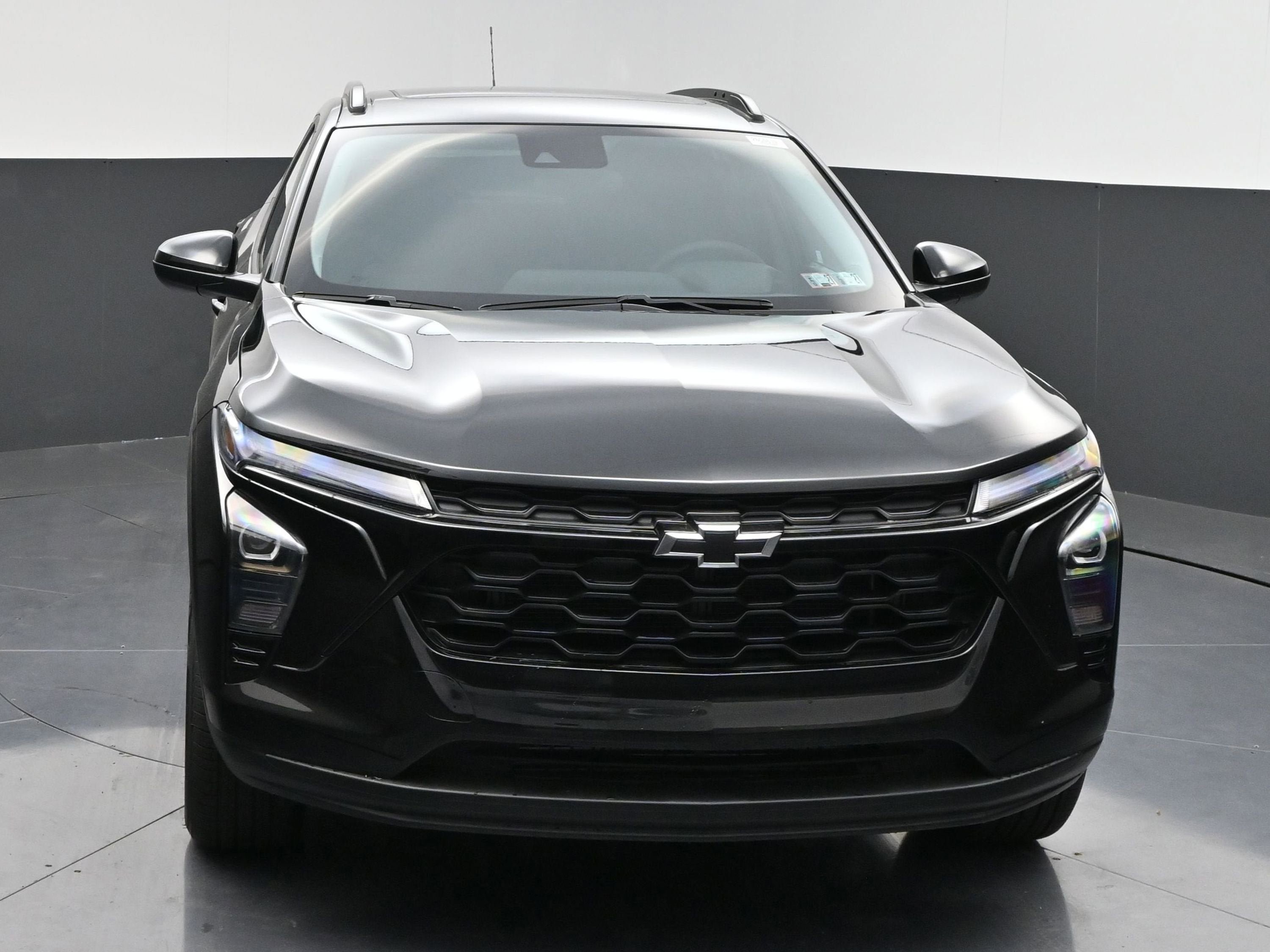 New 2026 Chevrolet Trax LT w/ Sunroof Package FWD image 2