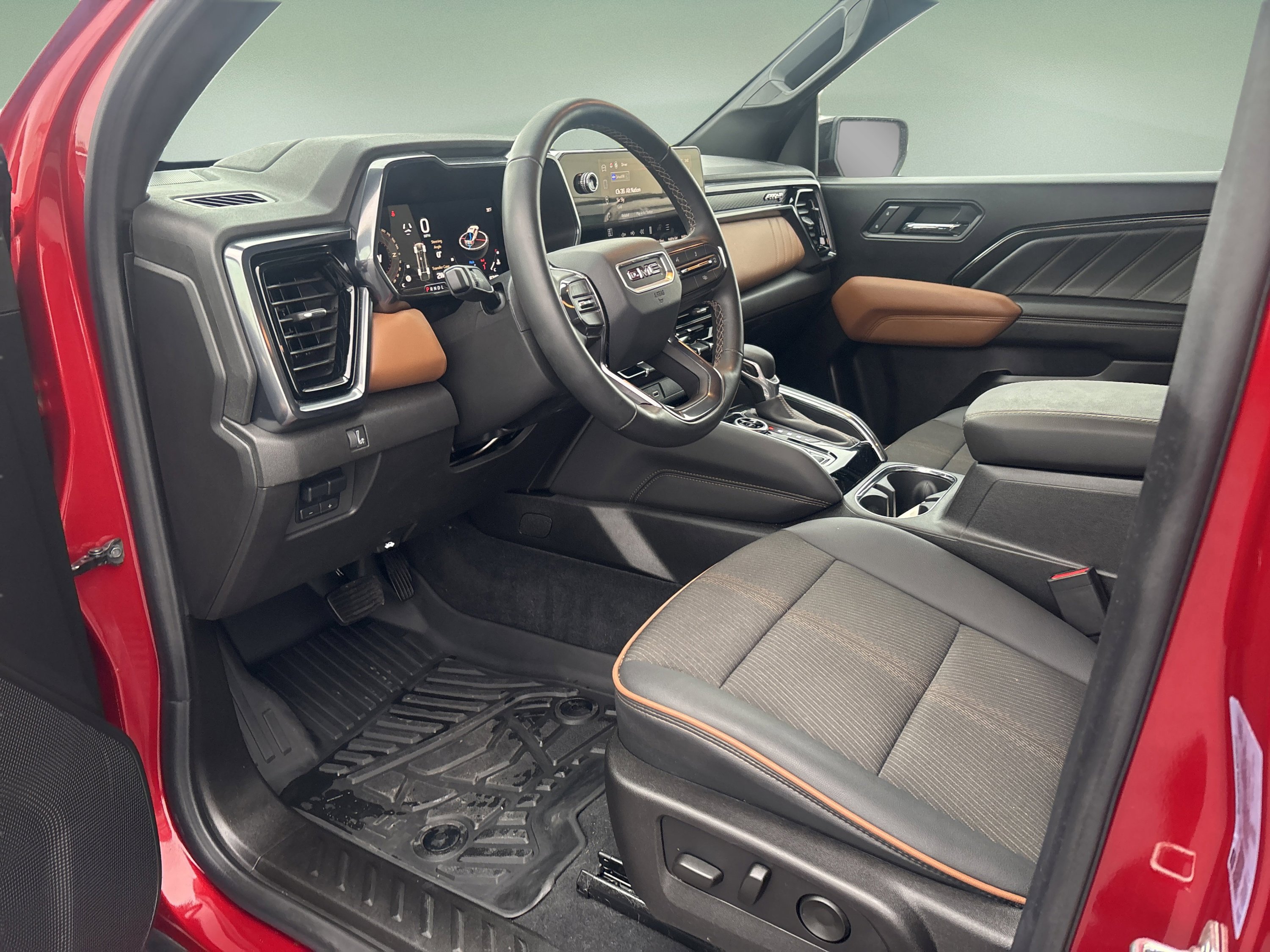 Used 2024 GMC Canyon AT4 w/ Technology Package image 19