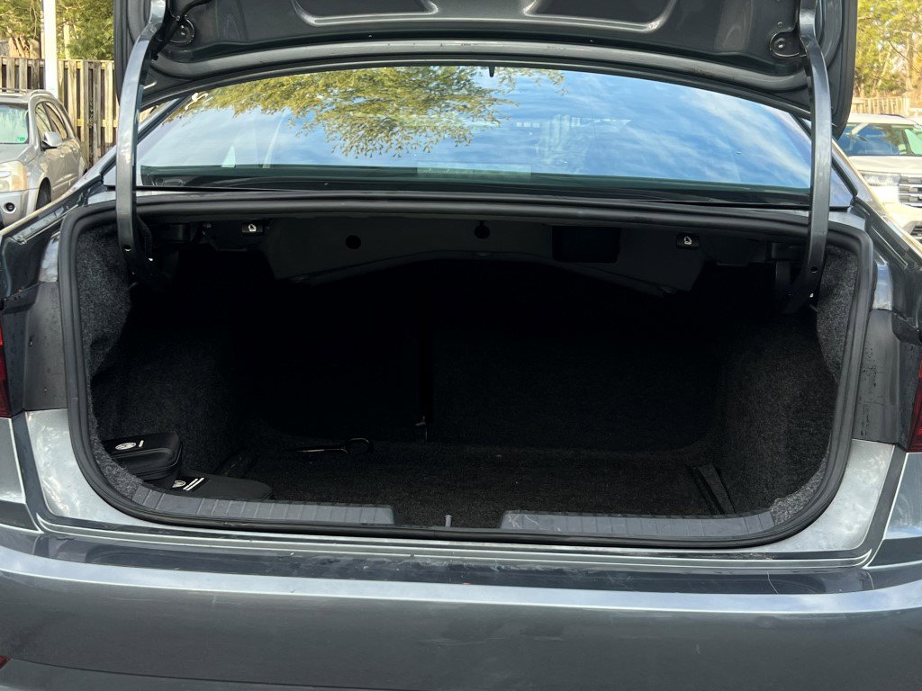 Used 2021 Volkswagen Jetta SE w/ SE Cold Weather Package image 15