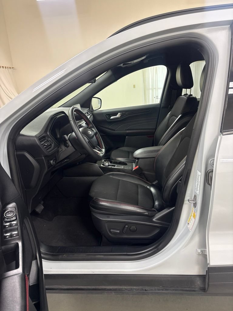 Used 2025 Ford Escape ST-Line Select AWD/4WD image 10