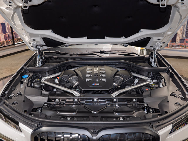 Used 2025 BMW X7 M60i AWD/4WD image 5