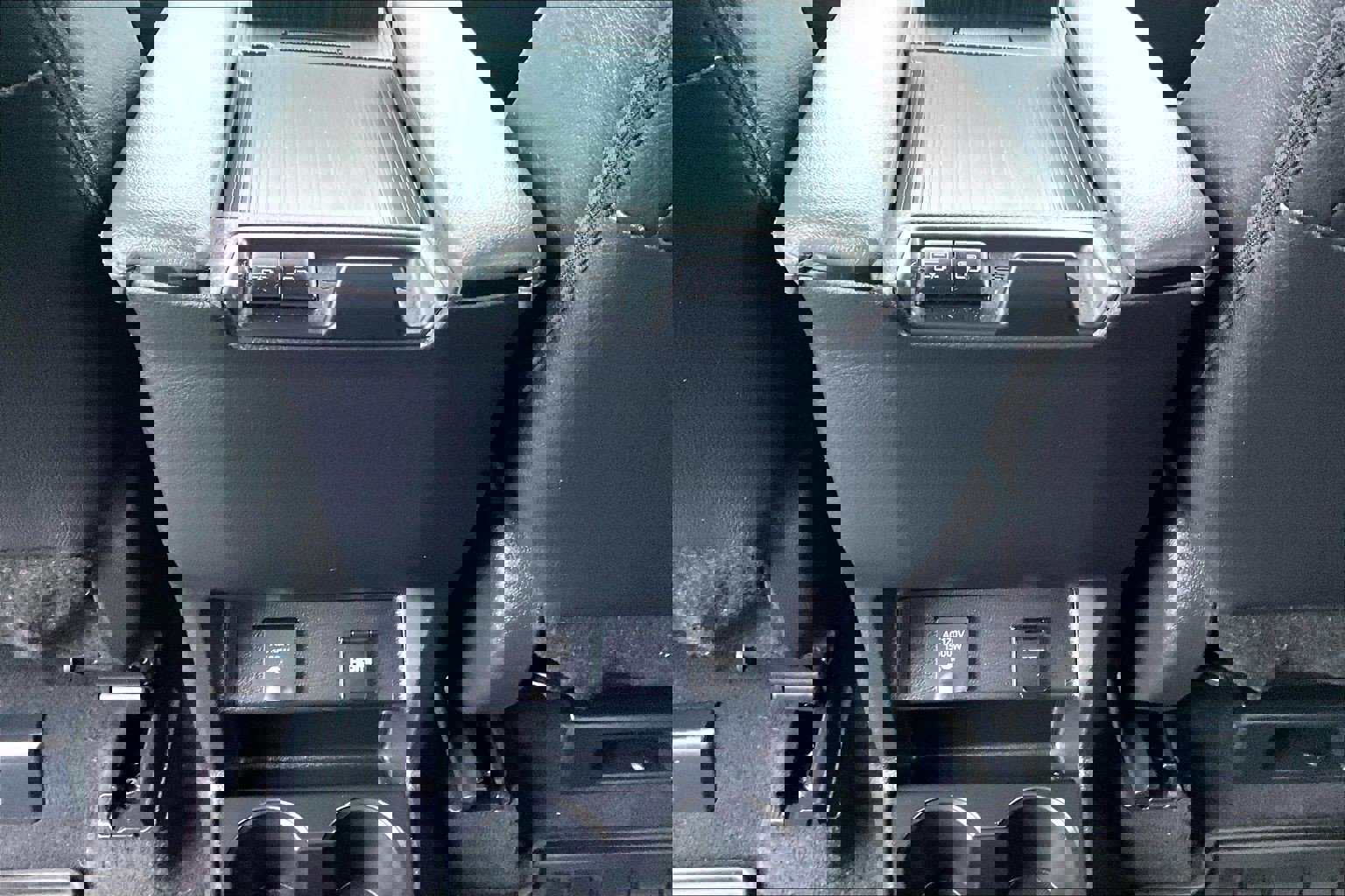 Used 2023 Toyota Sienna XSE image 32