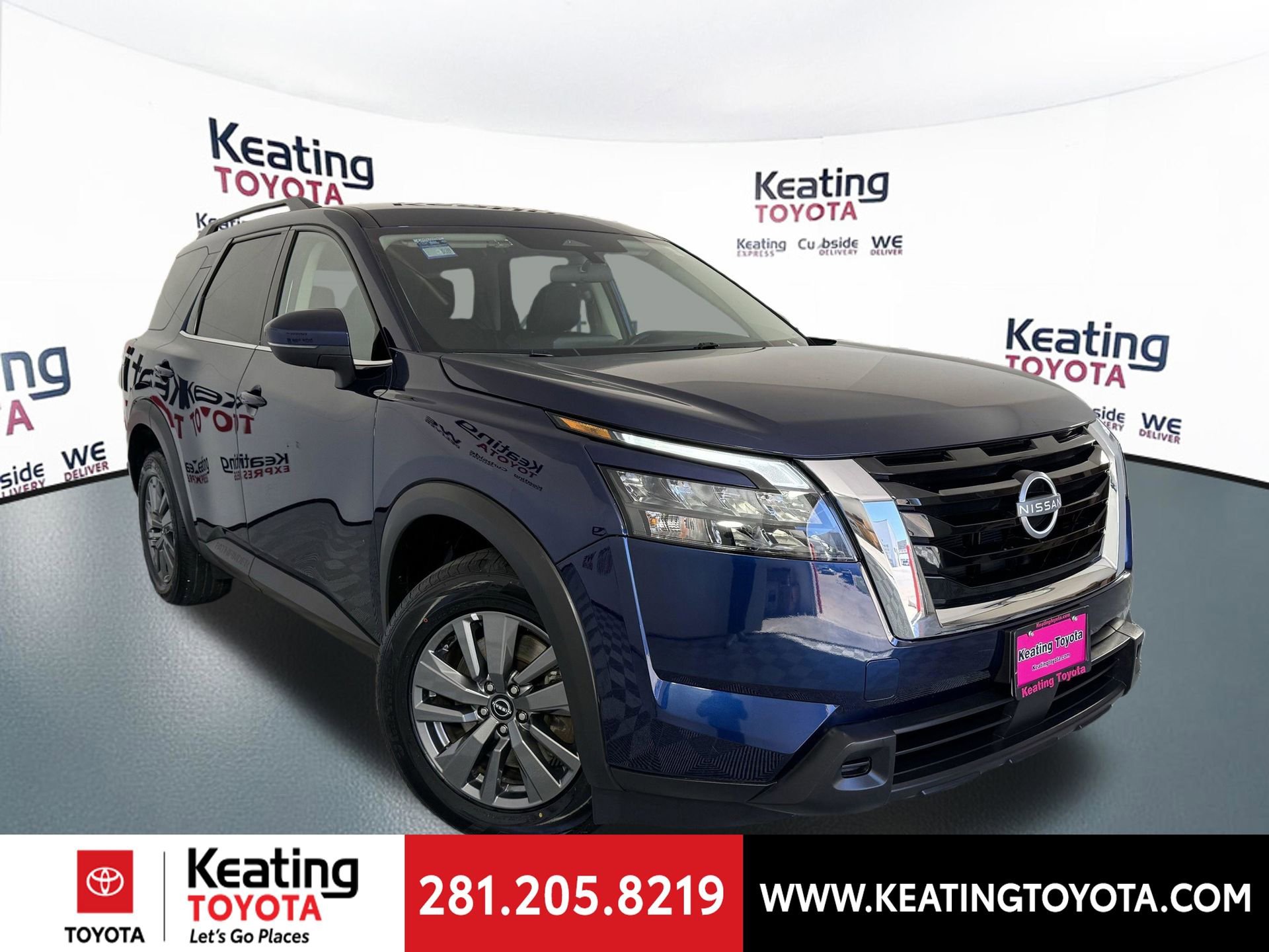 Used 2024 Nissan Pathfinder SV image 2