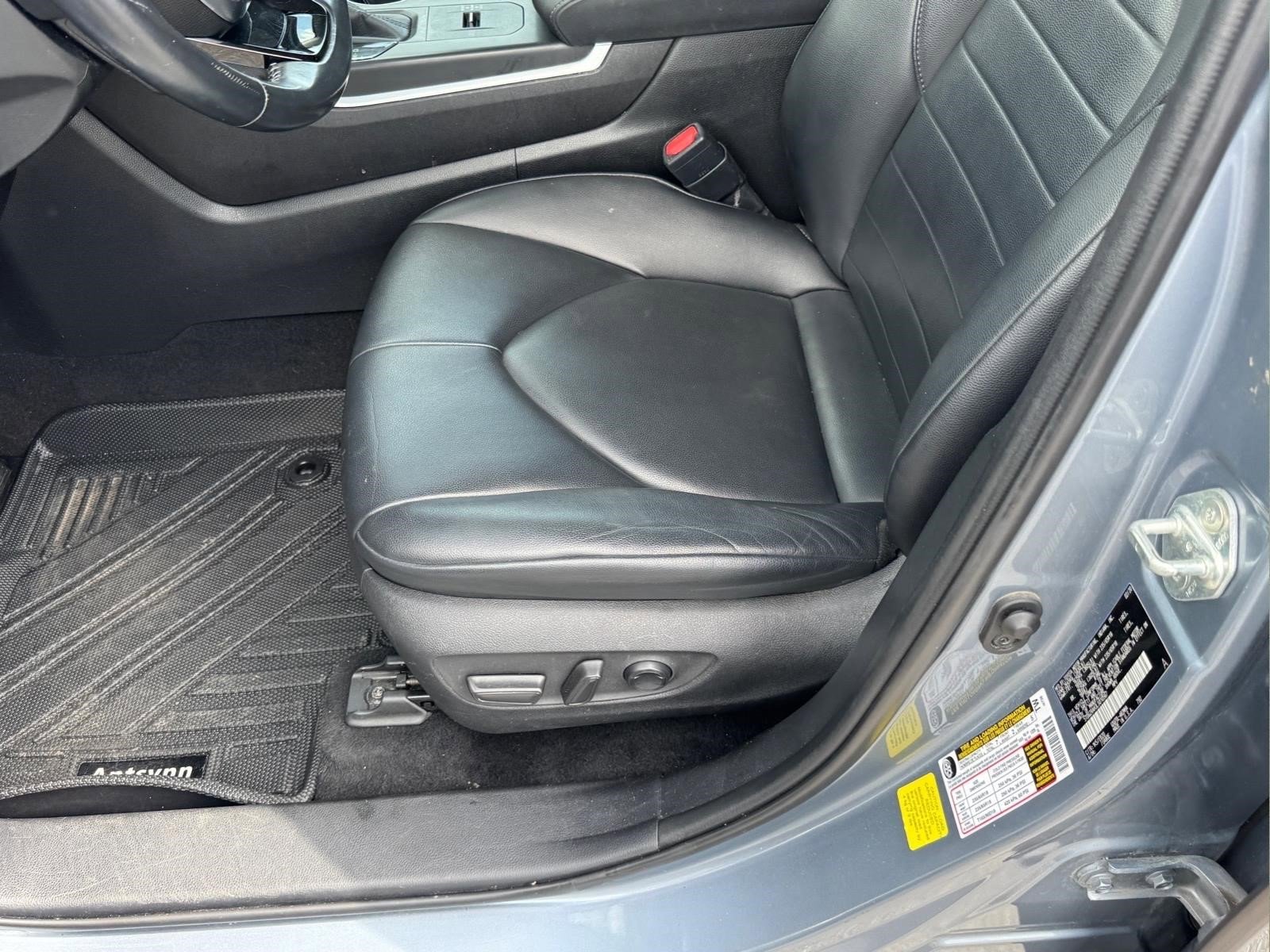 Used 2020 Toyota Highlander XLE FWD image 6
