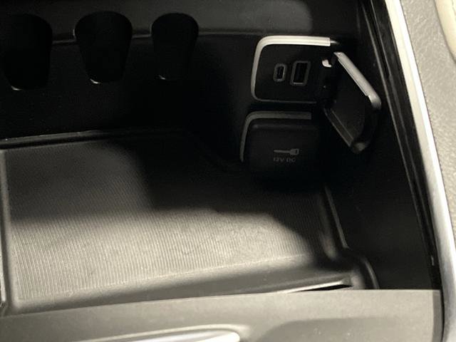 Used 2022 Chrysler Pacifica Limited w/ Uconnect Theater Family Group image 25