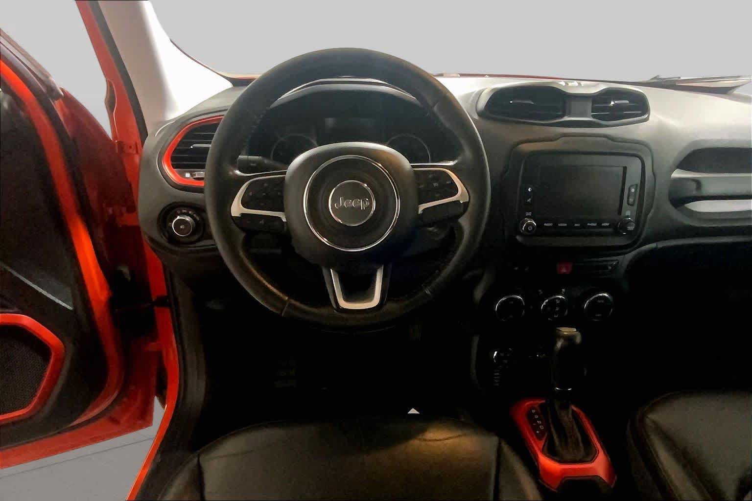 Used 2016 Jeep Renegade Trailhawk w/ Premium Trailhawk Package AWD/4WD image 5