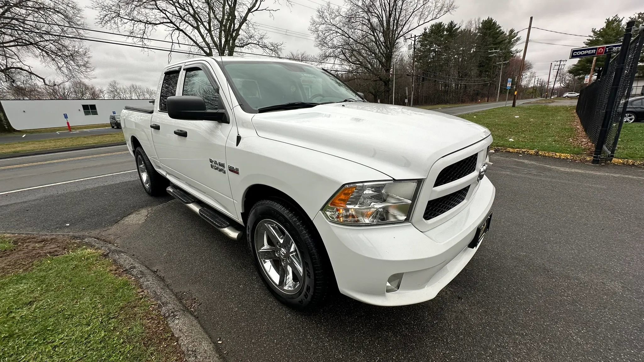 Used 2017 RAM 1500 Express image 3
