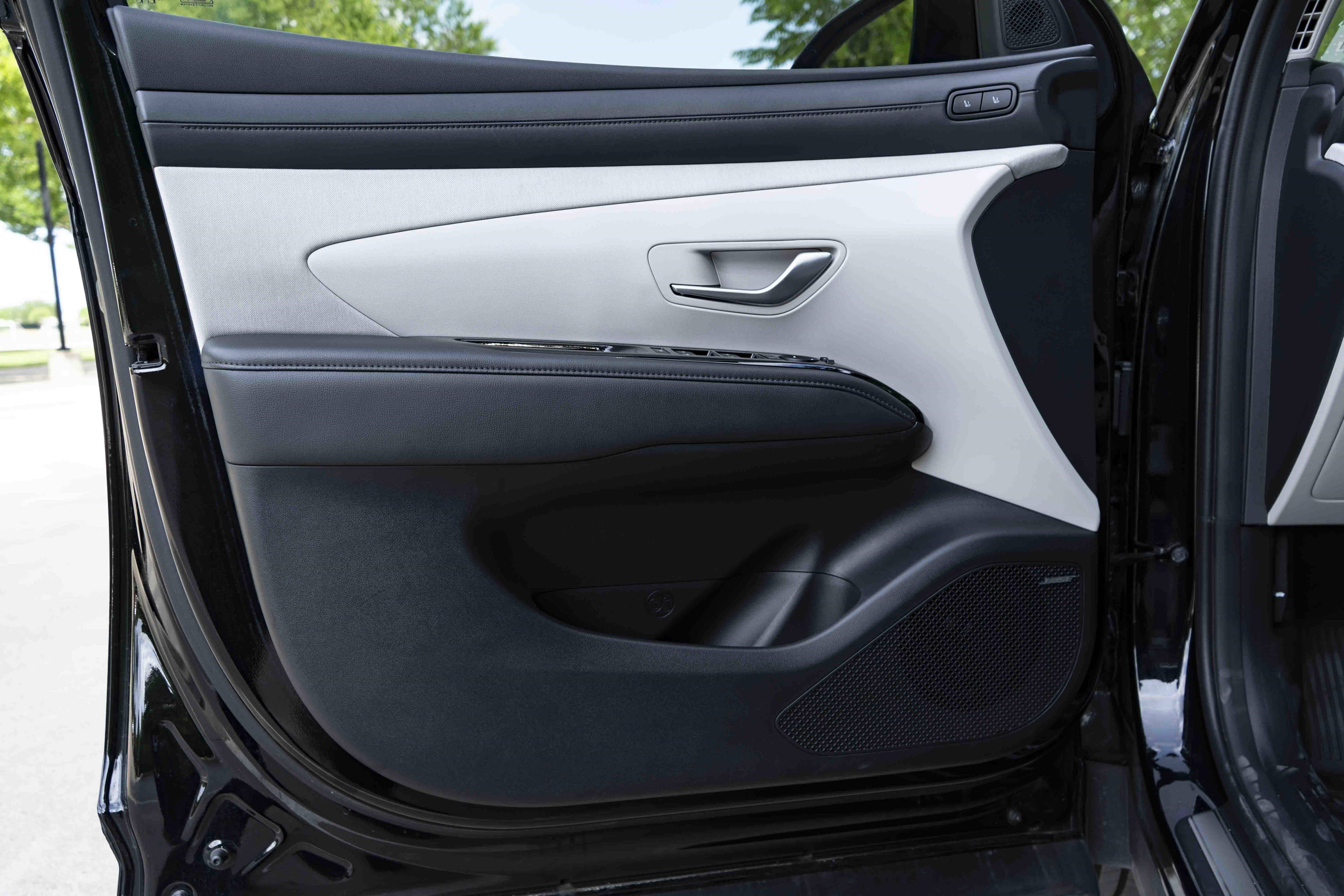 Used 2025 Hyundai Tucson Limited image 35