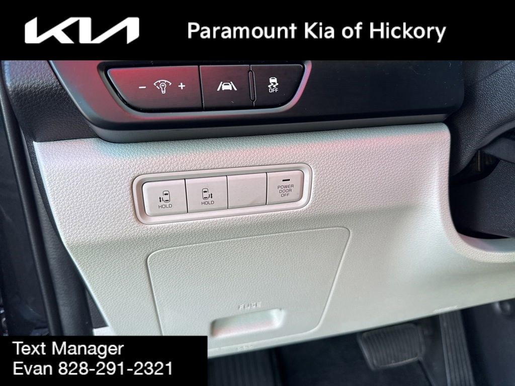 Used 2023 Kia Carnival LX image 22