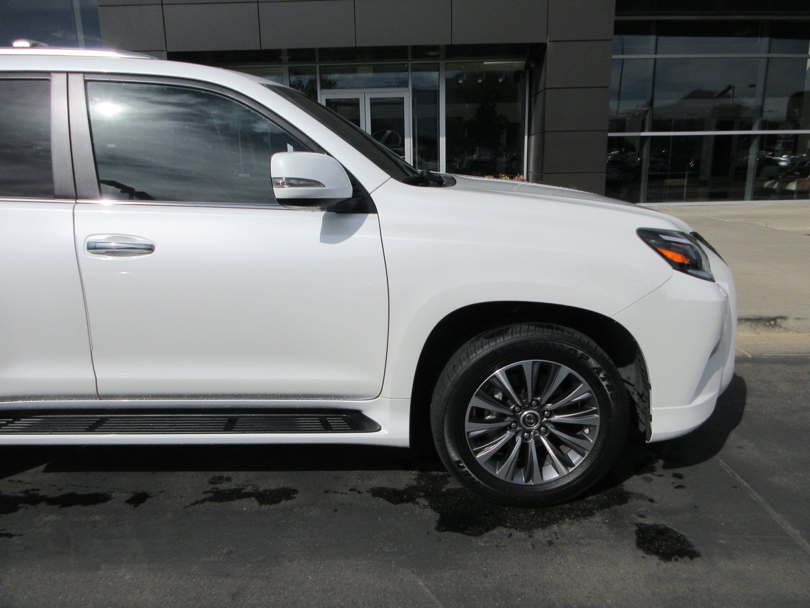 Used 2022 Lexus GX 460 Luxury w/ Off Road Package AWD/4WD image 12