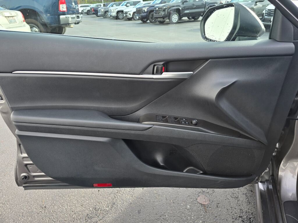 Used 2024 Toyota Camry SE image 19