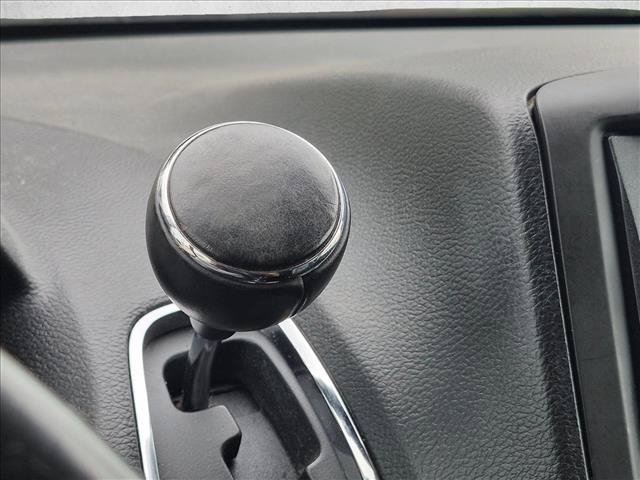 Used 2014 Chrysler Town & Country Touring FWD image 8