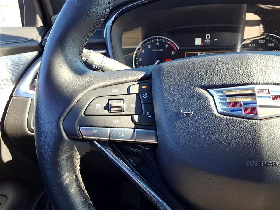 Used 2025 Cadillac XT6 Premium Luxury image 30