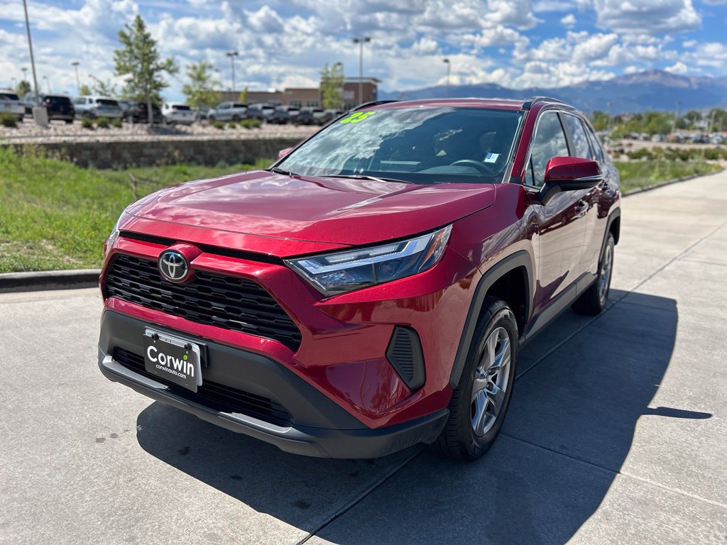 Used 2025 Toyota RAV4 XLE AWD/4WD image 3