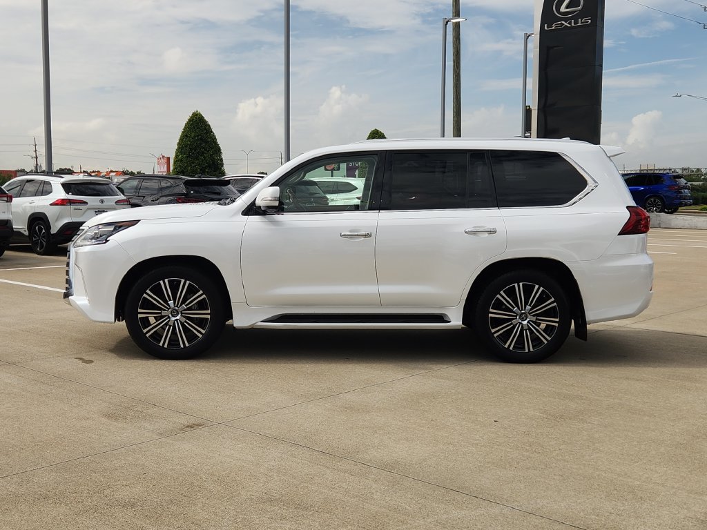 Used 2020 Lexus LX 570 4WD w/ 3rd Row & Luxury Pkg image 4