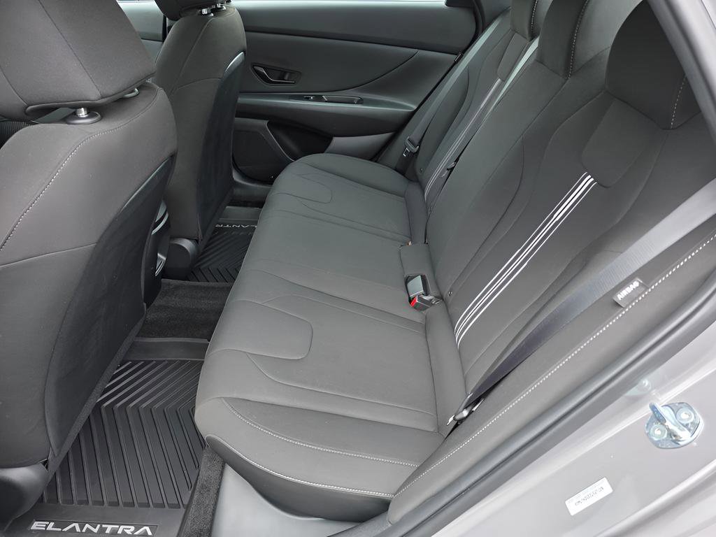Certified 2025 Hyundai Elantra Sport FWD image 15