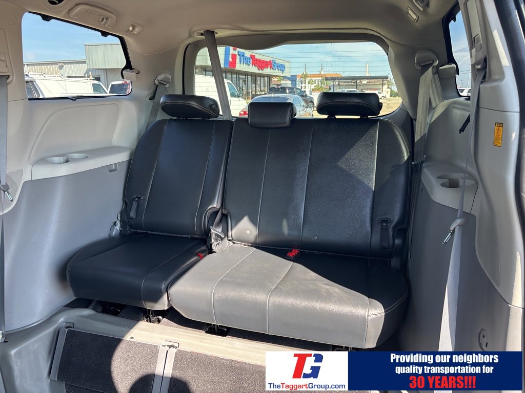 Used 2012 Toyota Sienna SE image 16