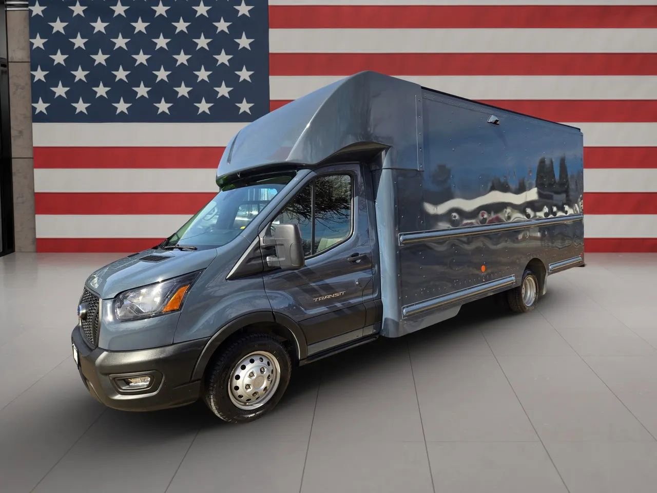 Used 2022 Ford Transit 350 350 HD XL Cutaway Van 2D image 1