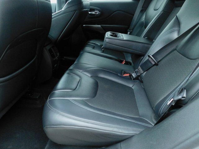 Used 2019 Jeep Cherokee Latitude Plus w/ Cold Weather Group image 16