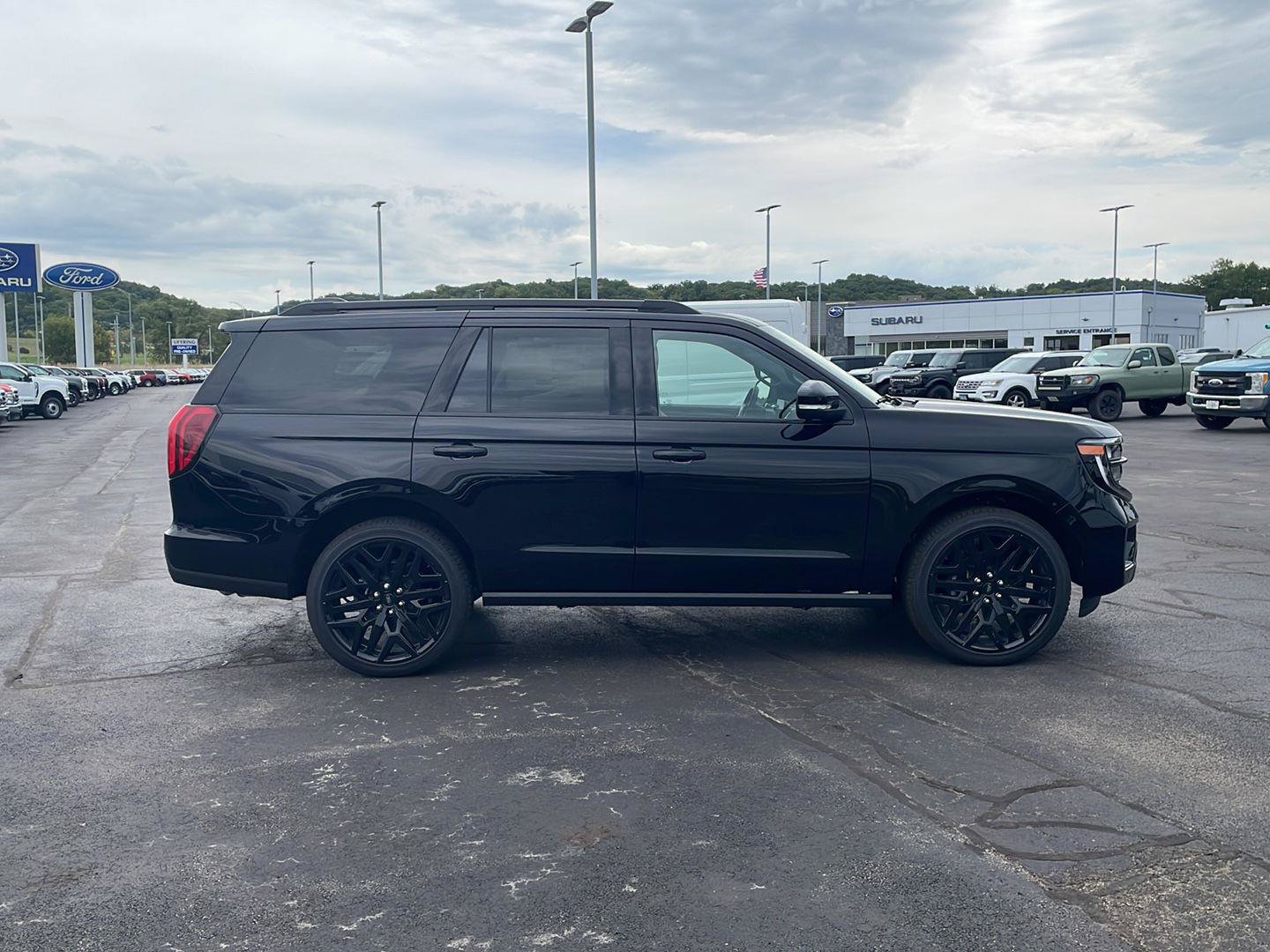 New 2027 Ford Expedition Platinum w/ Stealth Performance Package AWD/4WD image 6