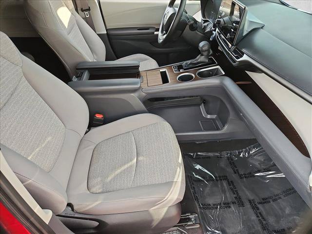 Used 2023 Toyota Sienna LE FWD image 26