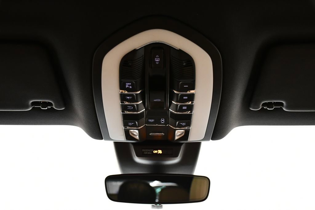 Used 2022 Porsche Macan image 25