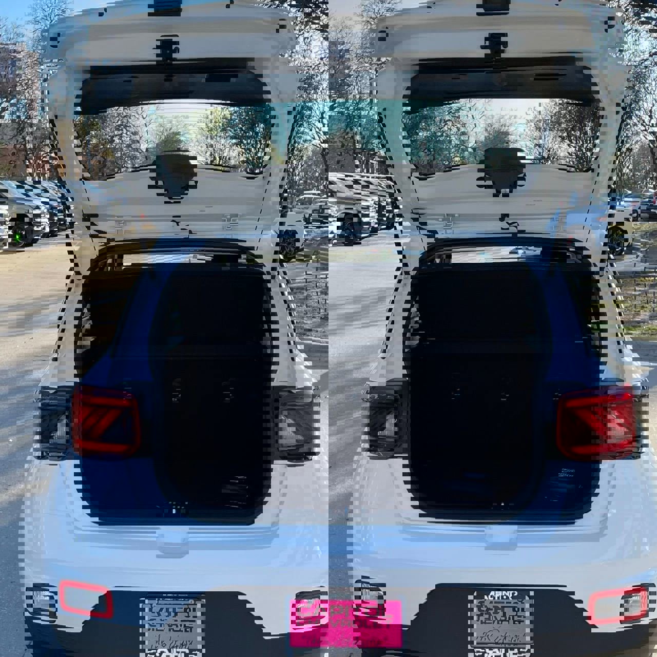 Used 2025 Hyundai Venue SE image 24