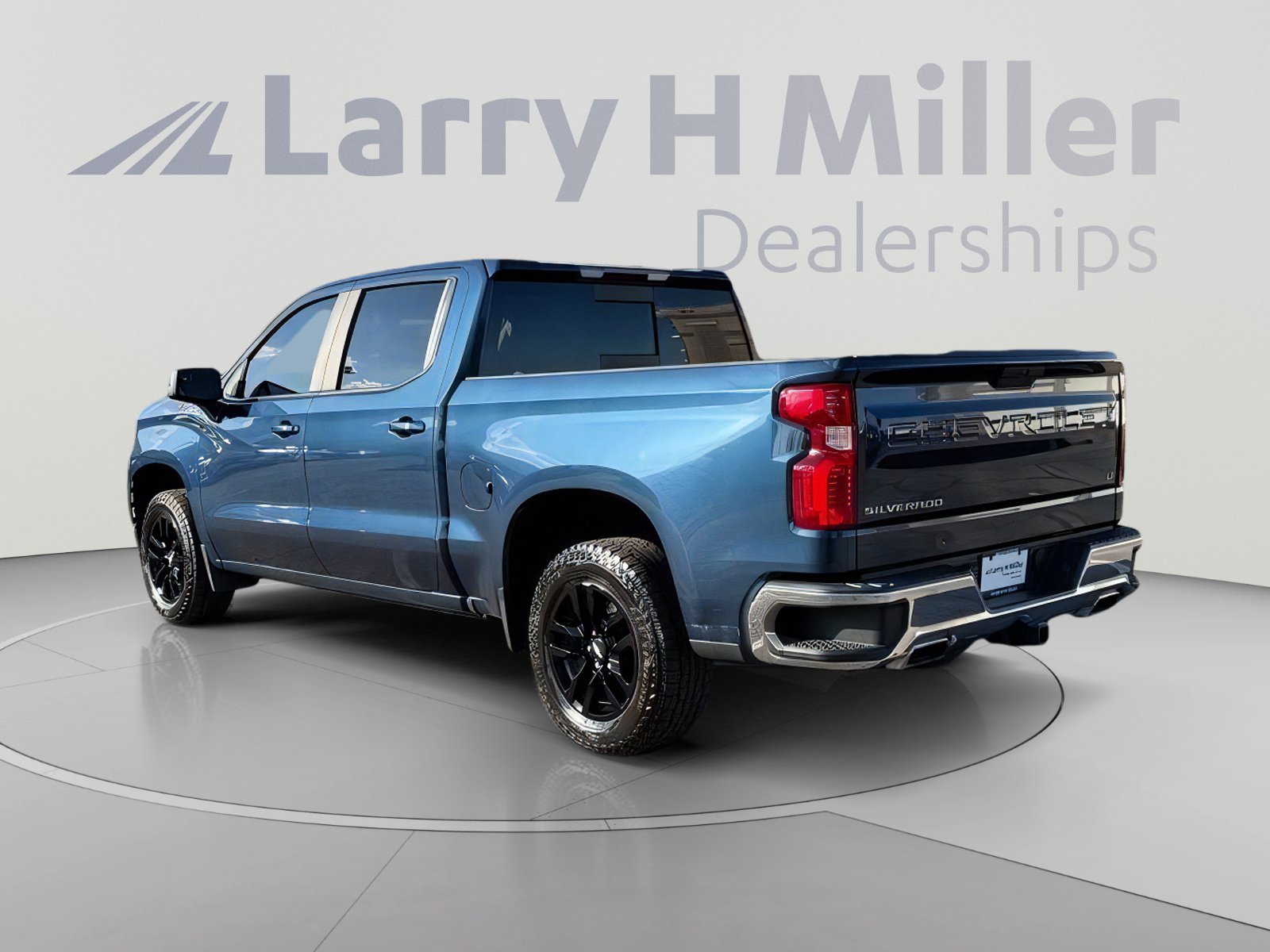 Used 2019 Chevrolet Silverado 1500 LT w/ All-Star Edition AWD/4WD image 3
