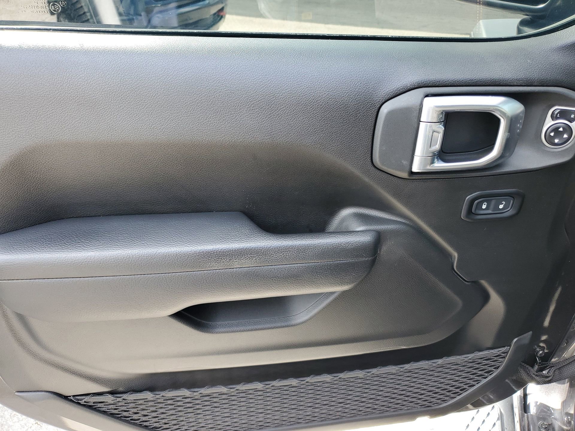 Used 2024 Jeep Gladiator Mojave w/ Safety Group image 16