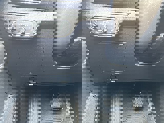 Used 2022 Chevrolet Bolt EUV LT w/ Convenience Package image 18