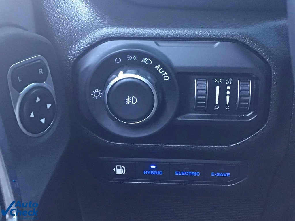 Used 2022 Jeep Wrangler Unlimited Sahara w/ Cold Weather Group image 29