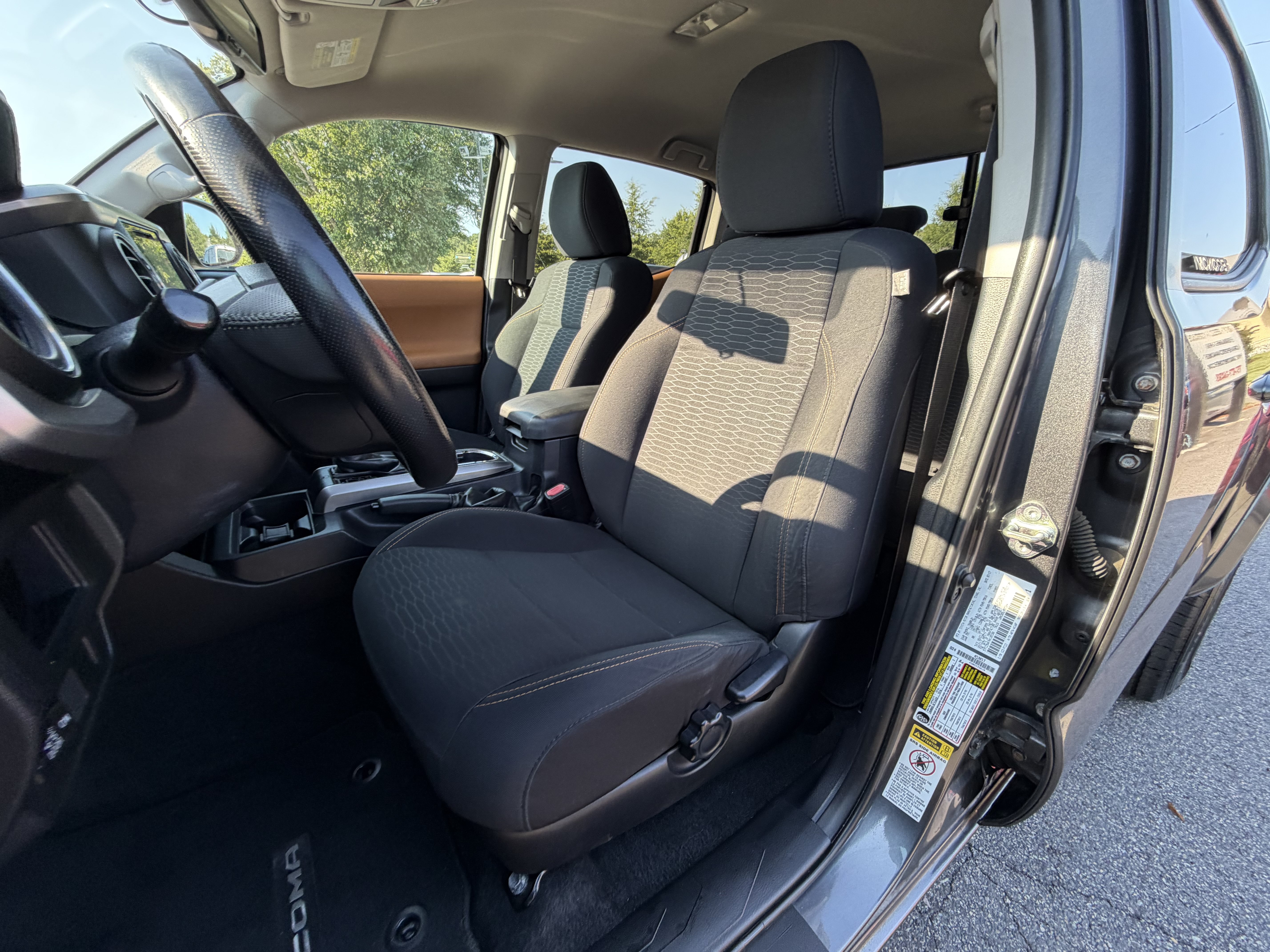 Used 2017 Toyota Tacoma SR5 AWD/4WD image 15