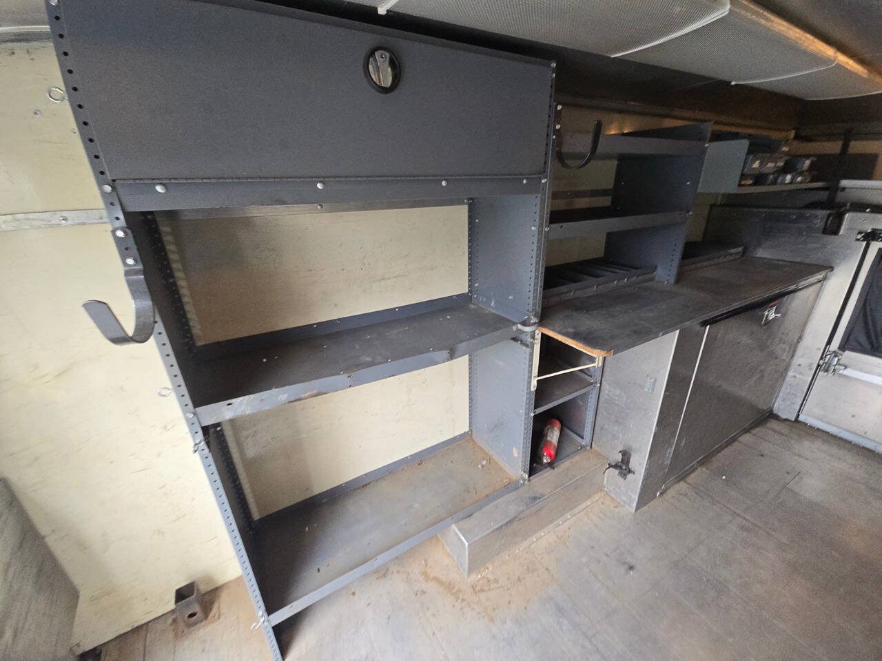 Used 2009 Chevrolet Express 3500 RWD image 18