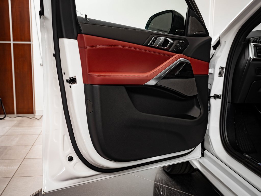 New 2026 BMW X6 xDrive40i w/ Climate Comfort Package image 30