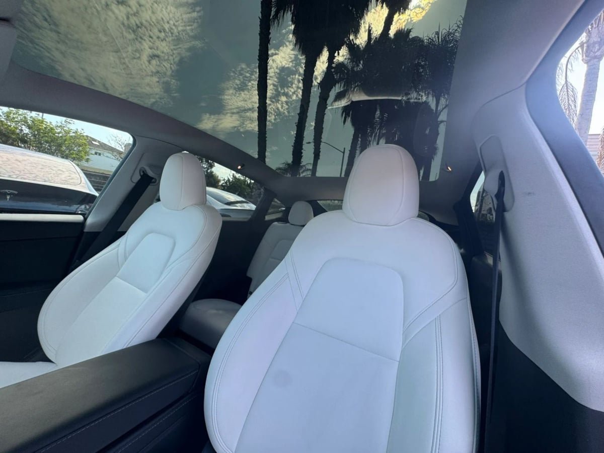 Used 2025 Tesla Model Y Long Range RWD image 11