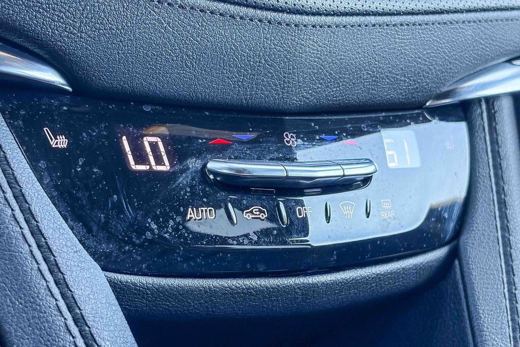 Used 2023 Cadillac XT6 Luxury image 28