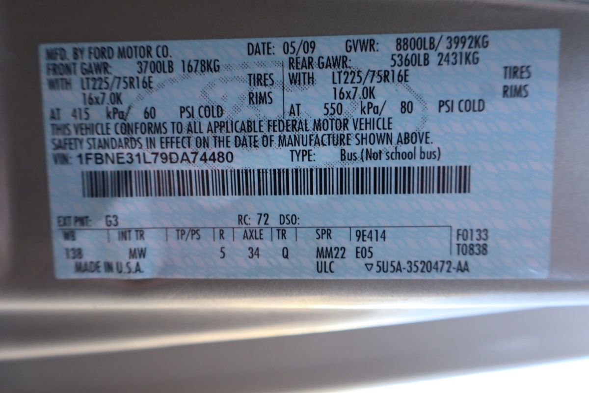 Used 2009 Ford E-350 and Econoline 350 Super Duty Wagon image 46