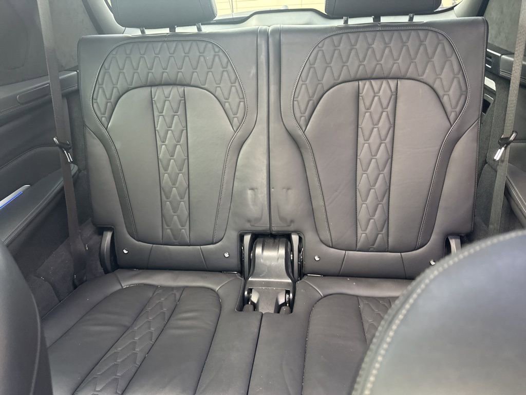 Used 2021 BMW X7 M50i w/ Dynamic Handling Package AWD/4WD image 16