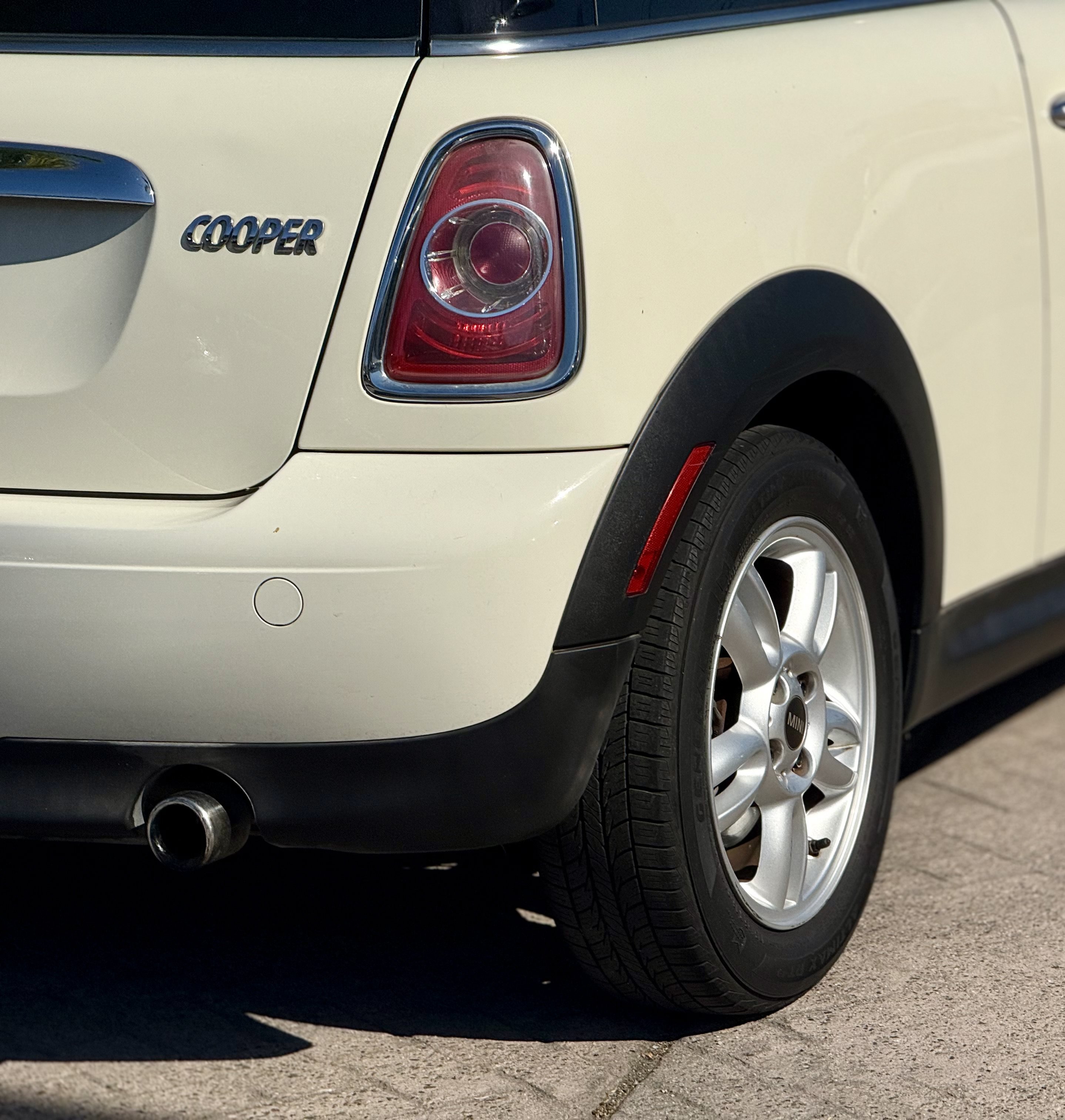 Used 2011 MINI Cooper Hardtop FWD image 13